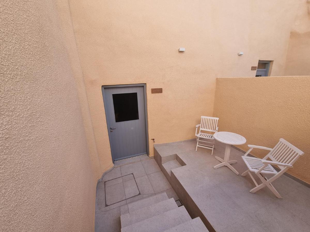 M Residence Santorini Johnnie Cave Fira  Exterior photo