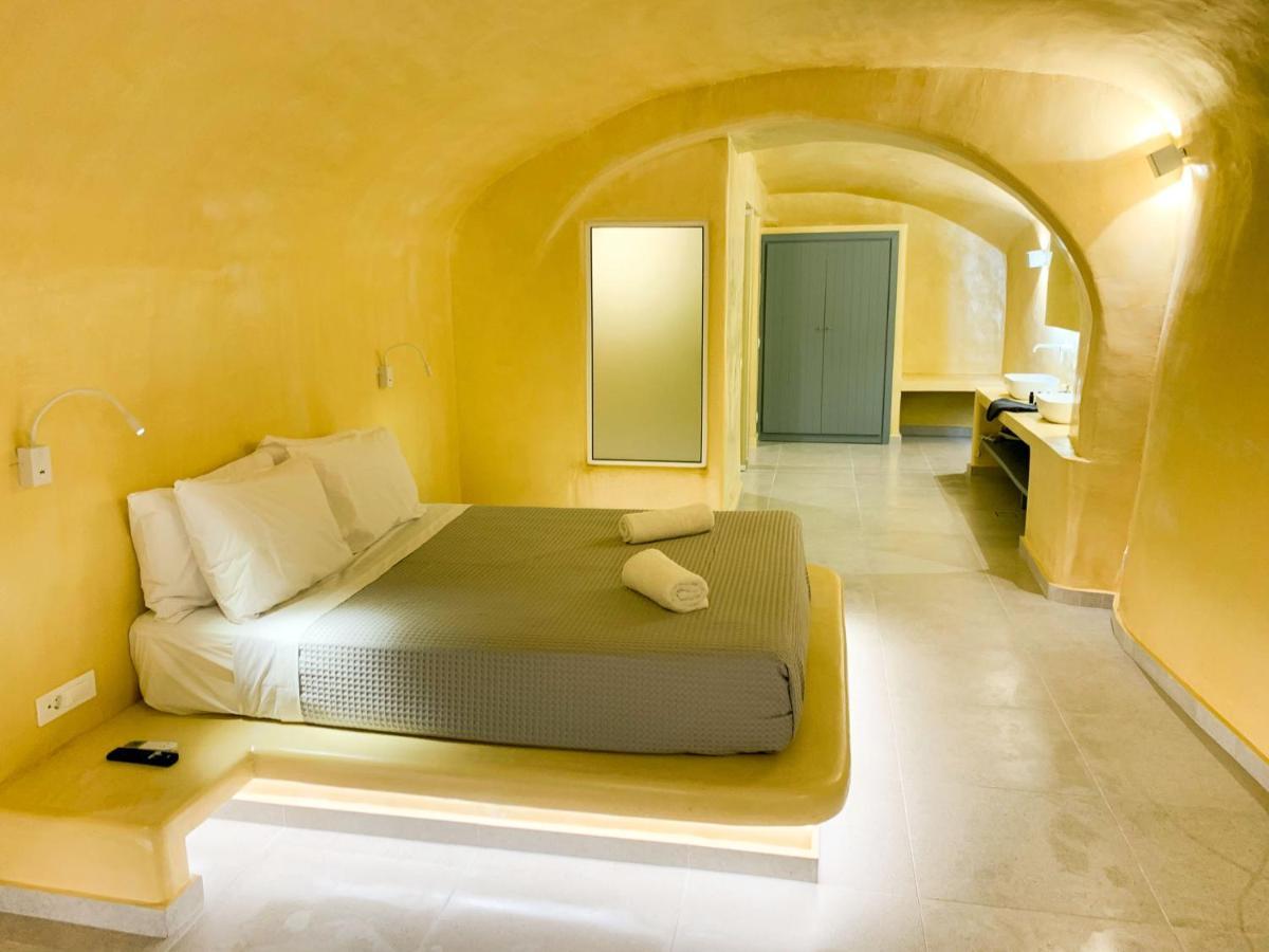 M Residence Santorini Johnnie Cave Fira  Exterior photo